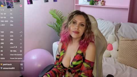 _amymoore_ online show from May 27, 2026, 1:57 am