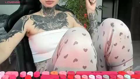 Snapshot of _feralberry__ chatting on June 25, 2026, 9:14 am Alis online show from June 25, 2026, 9:14 am