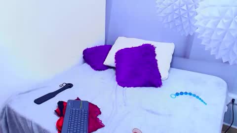 _gold_strawberry_ online show from May 16, 2026, 6:43 am