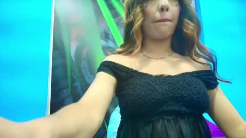 _gold_strawberry_ online show from June 25, 2026, 10:36 pm