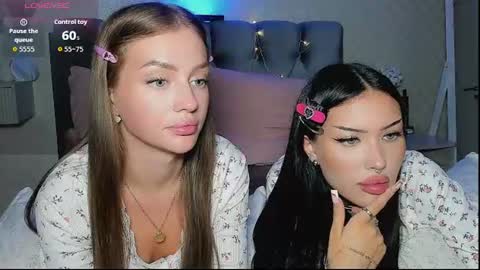 Jess blond and Leila brunette online show from June 29, 2026, 4:40 pm