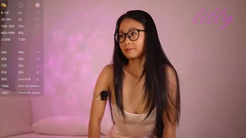 _lillilly_ online show from June 19, 2026, 5:01 am
