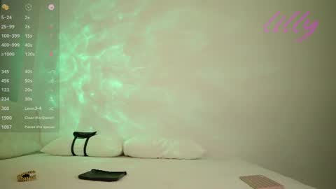 _lillilly_ online show from June 22, 2026, 4:42 am