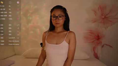 _lillilly_ online show from June 27, 2026, 5:56 am