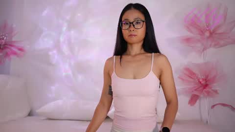 _lillilly_ online show from August 5, 2026, 5:43 am