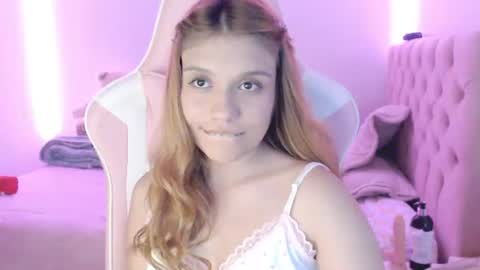 Snapshot of _lloou_ chatting on June 18, 2026, 10:36 pm Sofia 3 online show from June 18, 2026, 10:36 pm