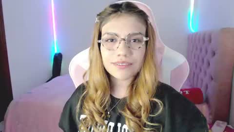 Snapshot of _lloou_ chatting on July 21, 2026, 1:19 am Sofia 3 online show from July 21, 2026, 1:19 am