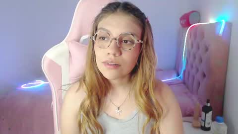 Snapshot of _lloou_ chatting on July 23, 2026, 1:58 am Sofia 3 online show from July 23, 2026, 1:58 am