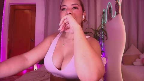 Snapshot of _megan_akbar chatting on May 26, 2026, 10:22 am Marce online show from May 26, 2026, 10:22 am