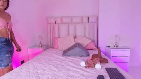 Mia  online show from July 11, 2026, 11:57 am
