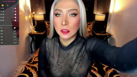 _natashacooper_ online show from May 22, 2026, 9:59 am