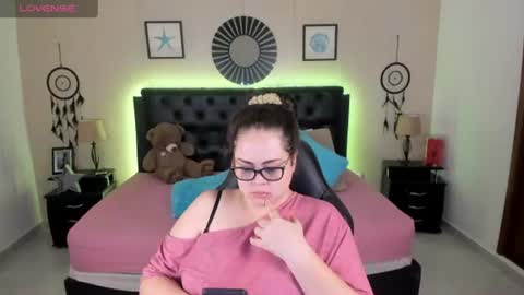 Olivia jones online show from July 1, 2026, 12:18 pm