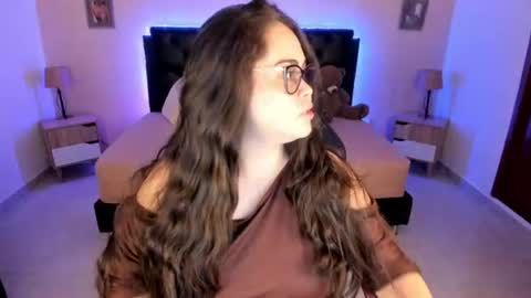Olivia jones online show from July 10, 2026, 12:19 pm