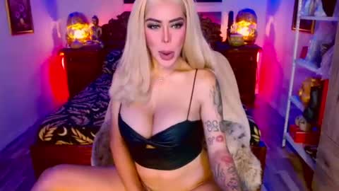 Hi my name is selinaim glad to meet everyone here  online show from July 7, 2026, 6:47 am