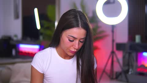 Snapshot of abbela_white chatting on May 6, 2026, 6:19 am Alexa online show from May 6, 2026, 6:19 am