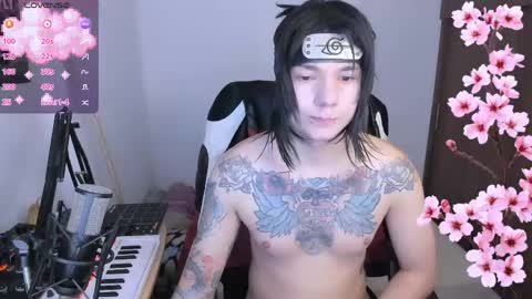 Snapshot of adam_rocket chatting on May 1, 2026, 10:36 pm Adam online show from May 1, 2026, 10:36 pm