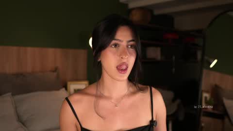 Snapshot of afrodita__25 chatting on May 9, 2026, 11:32 pm Emma online show from May 9, 2026, 11:32 pm