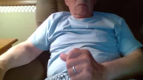 aguynrkfrd online show from May 15, 2026, 10:22 am