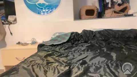 aircum99_ online show from November 13, 2025, 4:39 pm