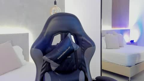 Snapshot of alana_dantes chatting on June 9, 2026, 2:28 pm M E L I online show from June 9, 2026, 2:28 pm