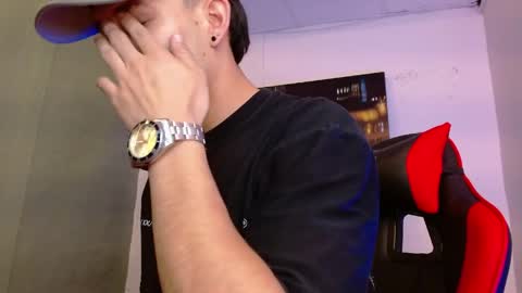 alexgiraldo__ online show from May 17, 2026, 12:01 pm