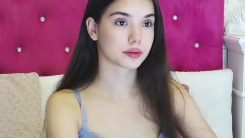 alexisdevine online show from July 7, 2026, 4:37 am