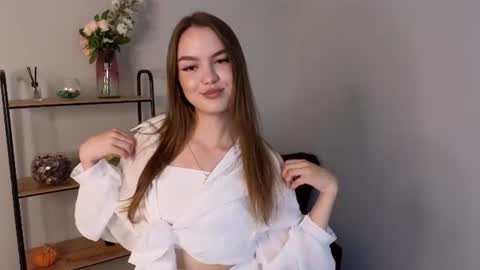 Snapshot of alice_hughes chatting on July 25, 2026, 11:41 am Ani online show from July 25, 2026, 11:41 am