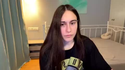 alicekollt online show from June 19, 2026, 8:56 pm