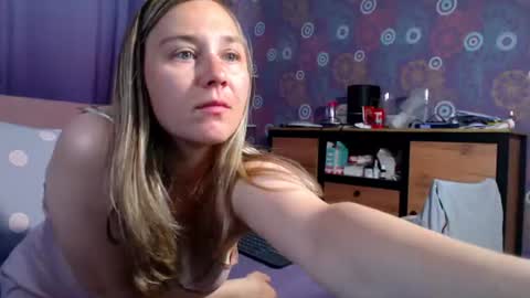 alicewetsquirt online show from June 12, 2026, 11:09 am