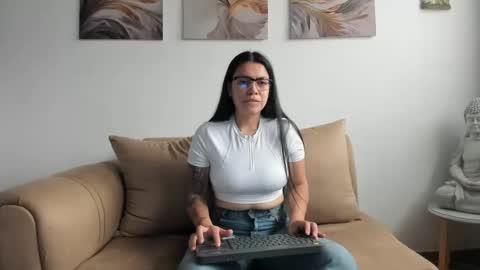 alicia_rainbow online show from May 26, 2026, 6:26 pm
