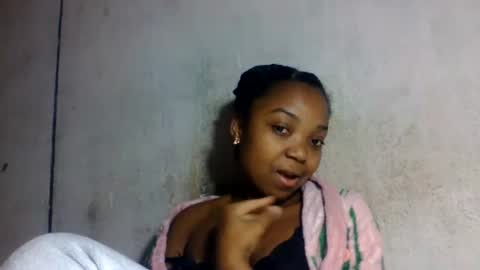 Snapshot of allizida01 chatting on June 16, 2026, 6:54 pm allizida01 online show from June 16, 2026, 6:54 pm