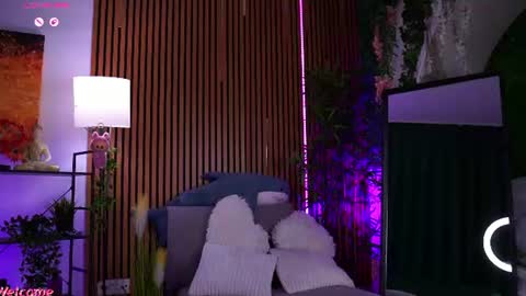 Snapshot of alyseruss chatting on July 11, 2026, 7:27 pm Alyse online show from July 11, 2026, 7:27 pm