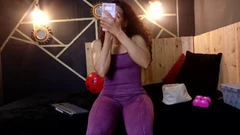 amara_vex online show from June 19, 2026, 12:31 pm
