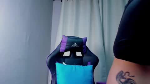 Amber Baker  online show from March 5, 2025, 5:18 pm