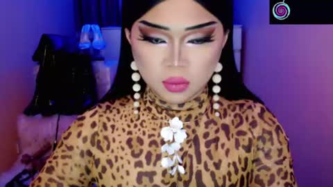 Snapshot of amiadoll chatting on June 25, 2026, 2:43 pm Queen Mireska online show from June 25, 2026, 2:43 pm