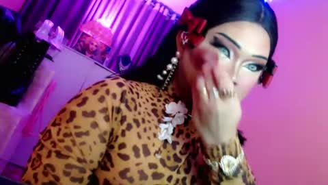Snapshot of amiadoll chatting on June 26, 2026, 5:39 pm Queen Mireska online show from June 26, 2026, 5:39 pm