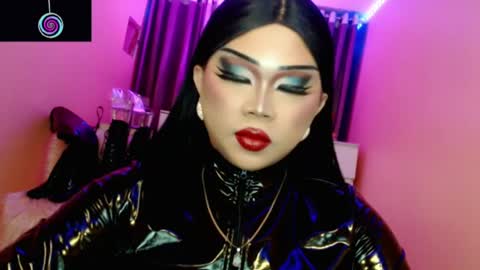 Snapshot of amiadoll chatting on July 11, 2026, 1:36 pm Queen Mireska online show from July 11, 2026, 1:36 pm