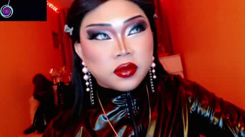 Snapshot of amiadoll chatting on July 25, 2026, 2:47 pm Queen Mireska online show from July 25, 2026, 2:47 pm