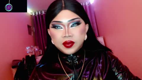 Snapshot of amiadoll chatting on August 1, 2026, 2:38 pm Queen Mireska online show from August 1, 2026, 2:38 pm
