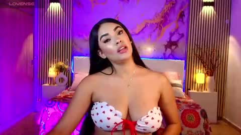 amyjohnsonn online show from June 18, 2026, 6:02 am