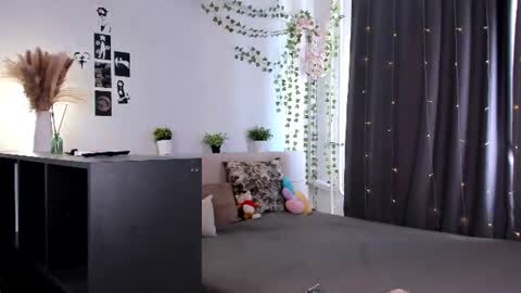 Snapshot of amylouwood chatting on July 11, 2026, 12:41 pm Amy online show from July 11, 2026, 12:41 pm