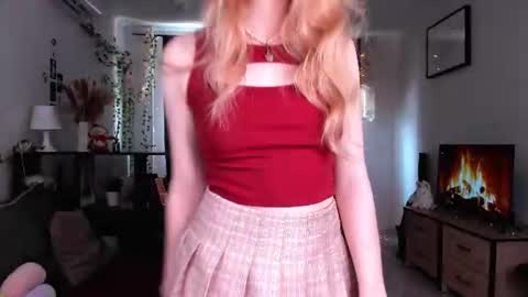 Snapshot of amylouwood chatting on July 15, 2026, 9:36 am Amy online show from July 15, 2026, 9:36 am