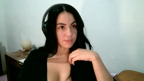 anabelenogueira1 online show from June 4, 2026, 11:33 pm