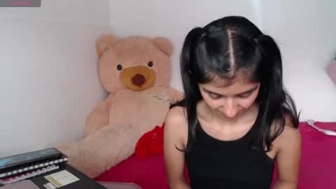 Anahi Browns online show from July 30, 2026, 6:29 pm