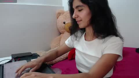 Anahi Browns online show from August 3, 2026, 5:06 pm
