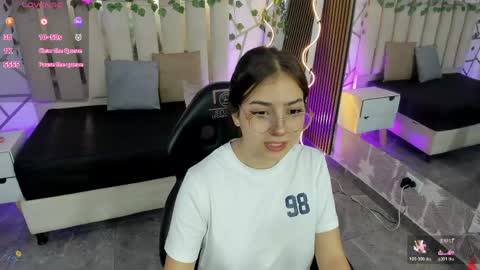 Snapshot of andrea_tay1 chatting on June 2, 2026, 7:27 pm andrea_tay1 online show from June 2, 2026, 7:27 pm