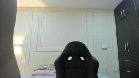Snapshot of andres_stud chatting on June 13, 2026, 4:10 am andres_stud online show from June 13, 2026, 4:10 am