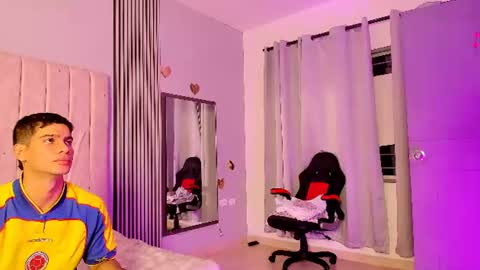 Snapshot of andres_stud chatting on June 24, 2026, 5:28 am andres_stud online show from June 24, 2026, 5:28 am