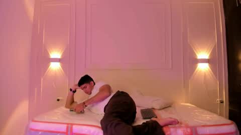 Snapshot of andres_stud chatting on June 25, 2026, 3:39 am andres_stud online show from June 25, 2026, 3:39 am