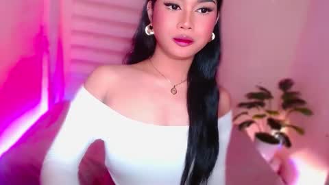 Snapshot of angel_eloaxx chatting on May 15, 2026, 8:16 pm Angel online show from May 15, 2026, 8:16 pm